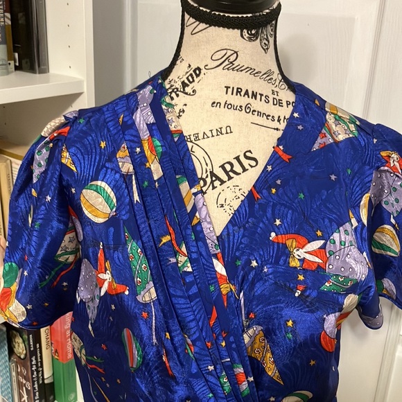 Vintage bunny and balloon motif wrap front blouse with pleating (M) - Picture 3 of 6